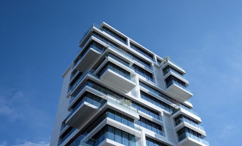 בניין רב קומות - הסכם רכישת דירה - עורך דין מקרקעין