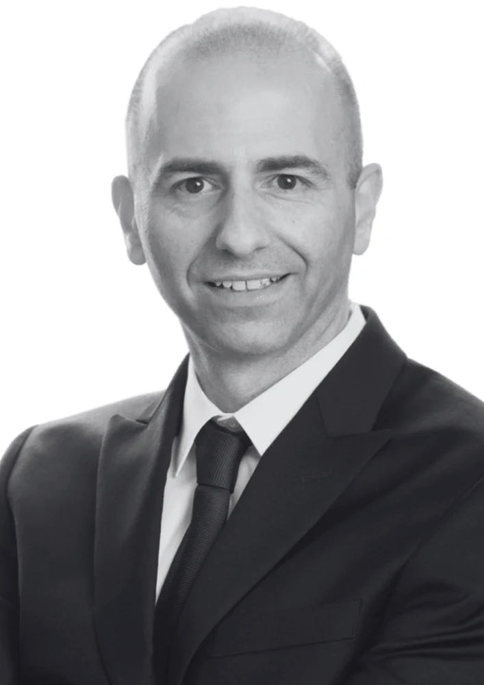 עורך הדין והנוטריון יגאל מור