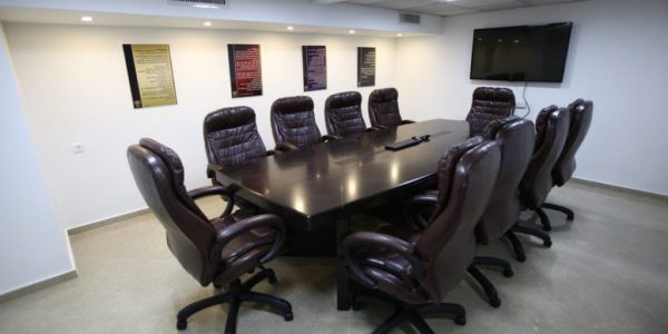 חדר ישיבות מור ושות' חברת עורכי דין  יפו 216 ירושלים שערי העיר